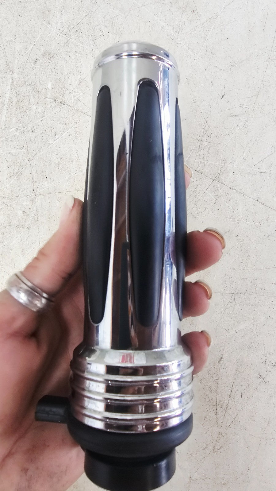 2000 HARLEY DAVIDSON FLH ROADKING Chrome Raised Throttle Hand Handlebar Grips