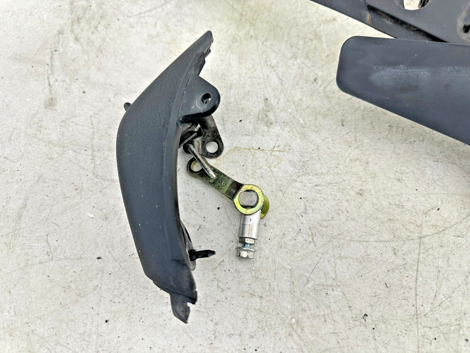 2004 Honda Goldwing GL1800 Windshield Height Adjustment MTG Bracket Hardware